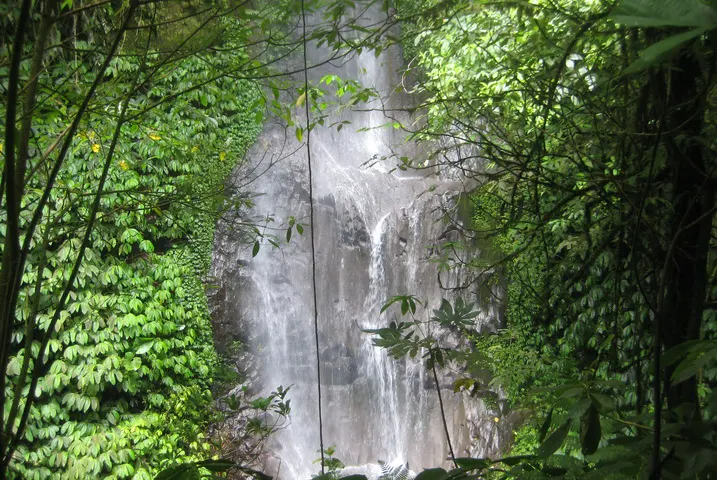 air terjun nungnung