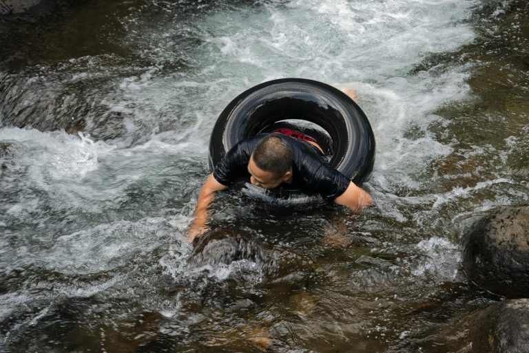 photo by tri warno on pexels | wisata bali canyon tubing illustration